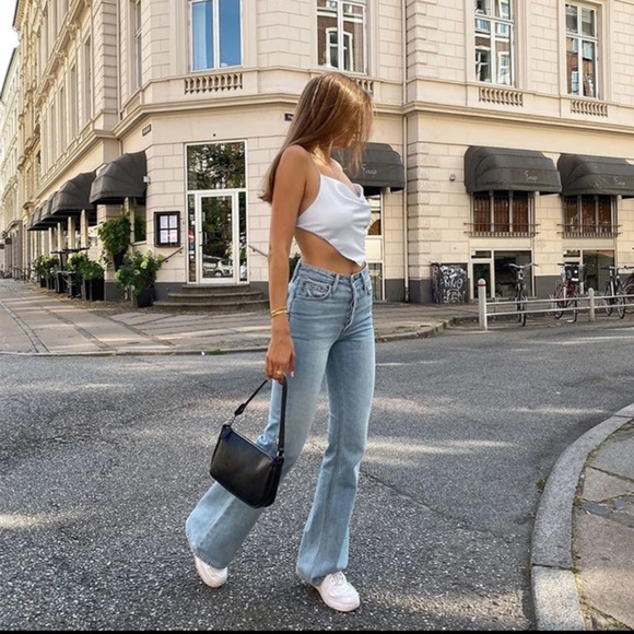 Backless white crop top with string detail✨🤍 - Picture 3 of 4